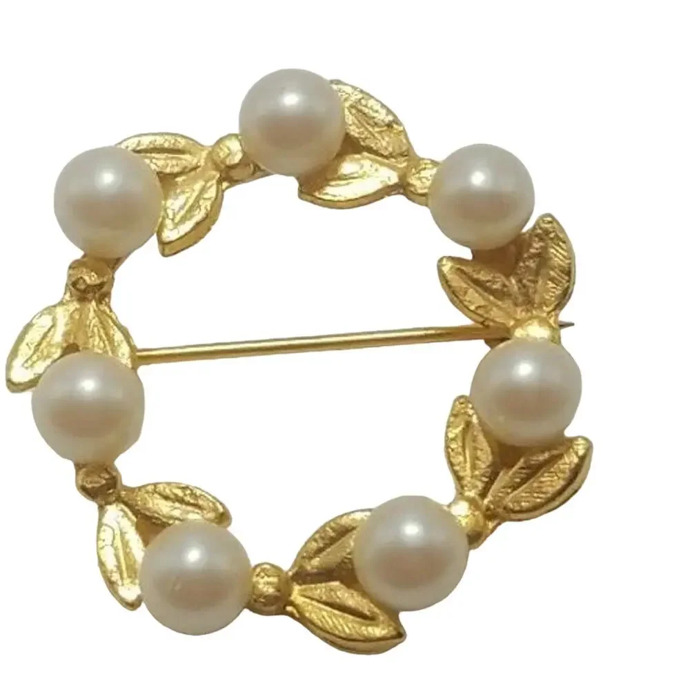 Vintage Faux Pearl Wreath Brooch Pin Gold Tone Leaves , 7 Pearls With Gift Box